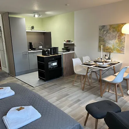 Beluna Living - Business&family - 200m Zum Schlosseingang, Parkplatz, Smarttv, Netflix, Waschmaschine, 24h Checkin, 41qm, Wlan