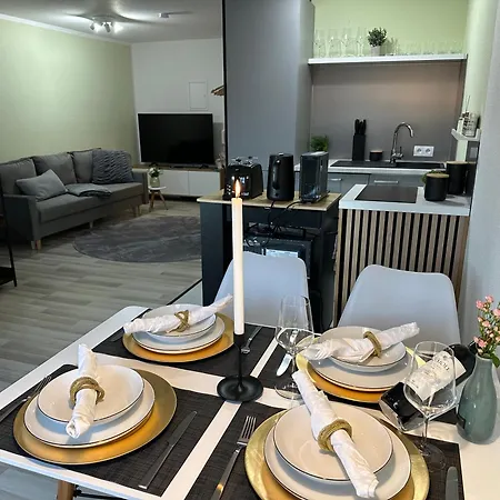 Beluna Living - Business&family - 200m Zum Schlosseingang, Parkplatz, Smarttv, Netflix, Waschmaschine, 24h Checkin, 41qm, Wlan Apartmán *